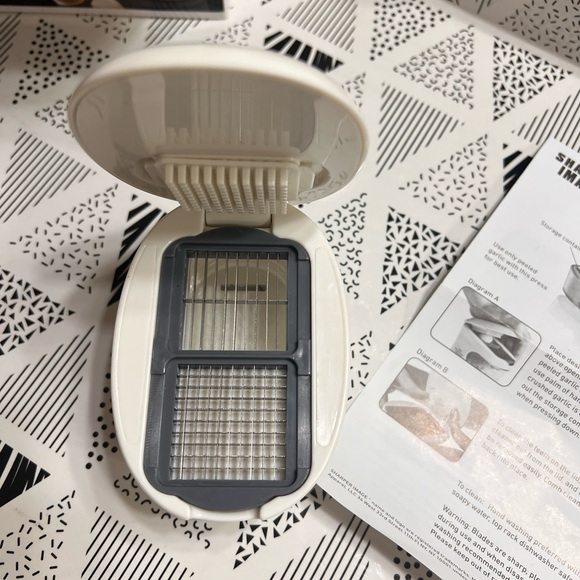 Sharper Image Garlic Press - Picture 4 of 7